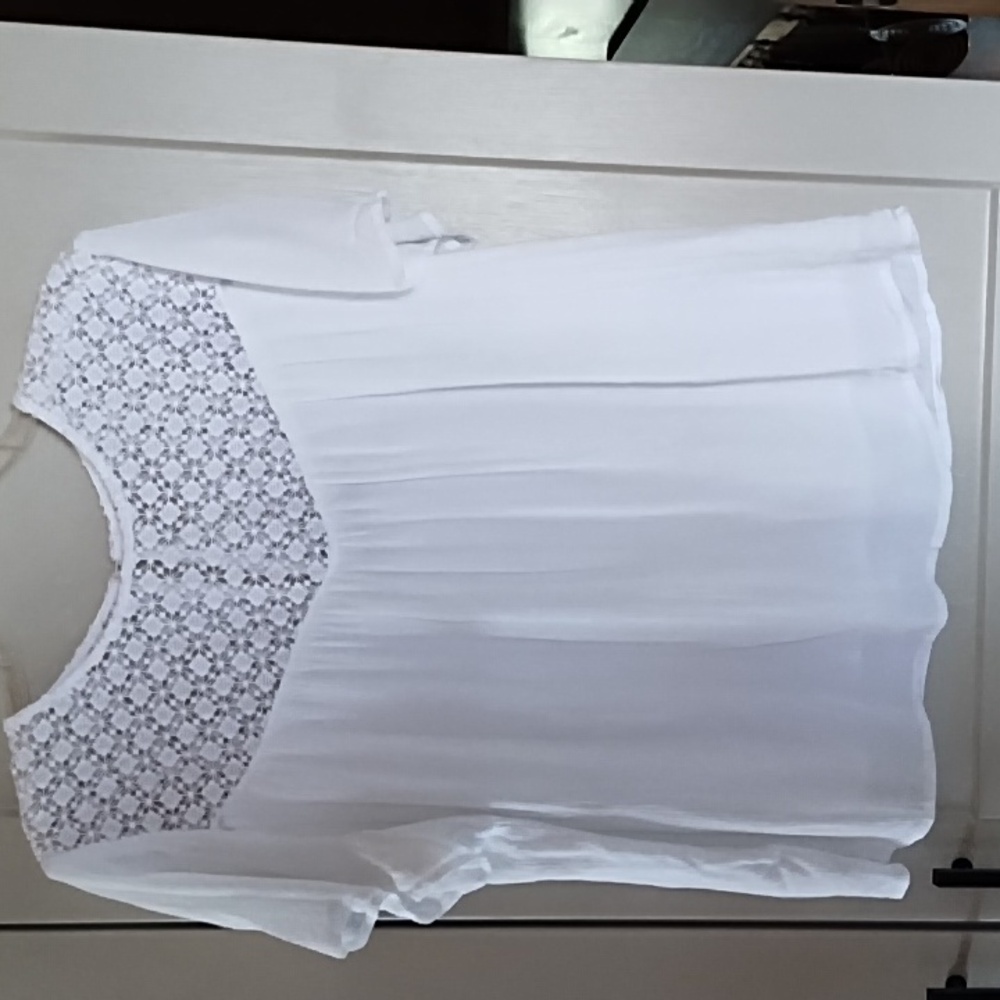 Abercrombie & Fitch White Lace Yoke Short Sleeve Blouse